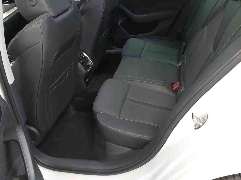 Fahrzeugabbildung SKODA Octavia Combi 2.0 TDI Style HUD|4xSHZG|ACC|LED