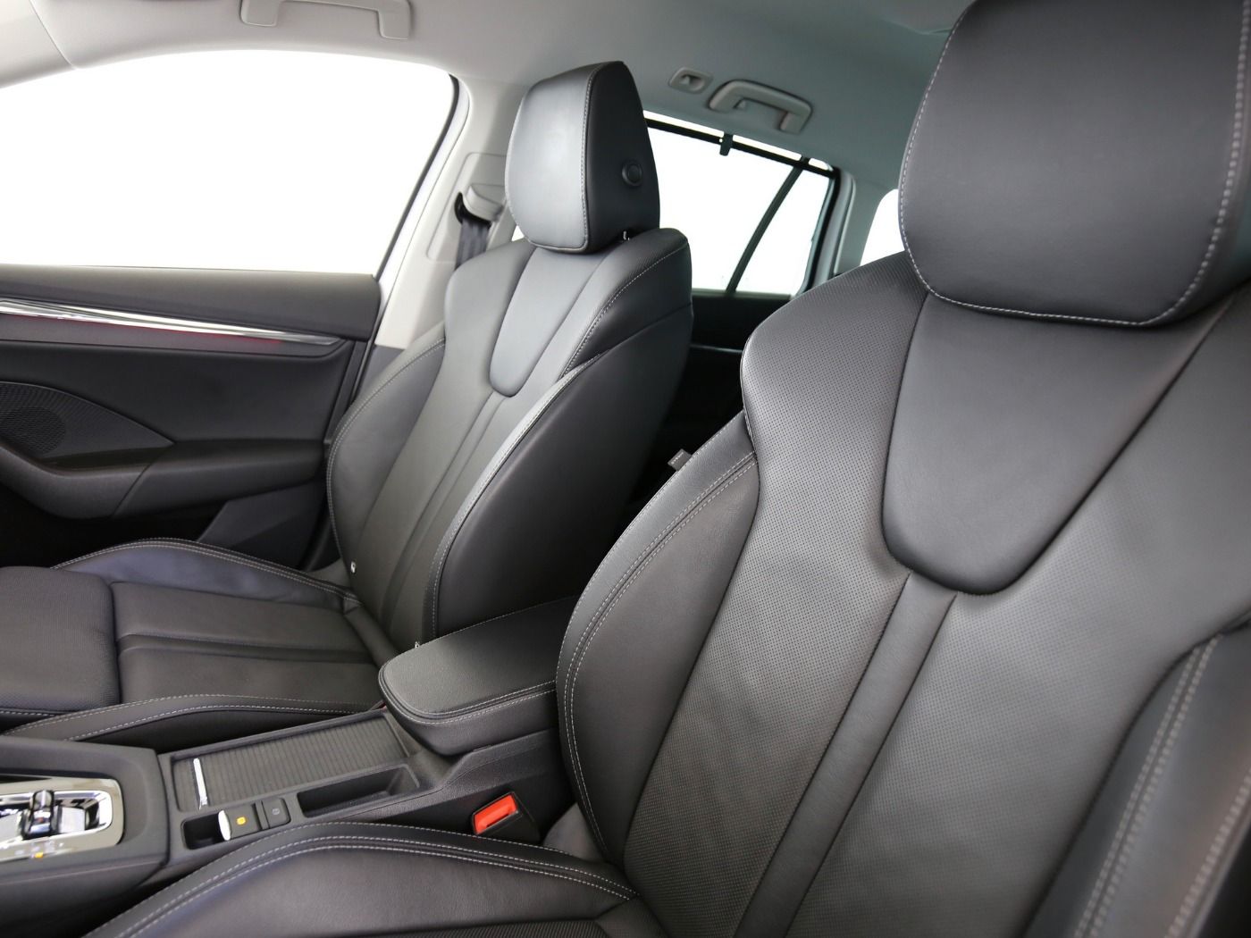 Fahrzeugabbildung SKODA Octavia Combi 2.0 TDI Style HUD|4xSHZG|ACC|LED