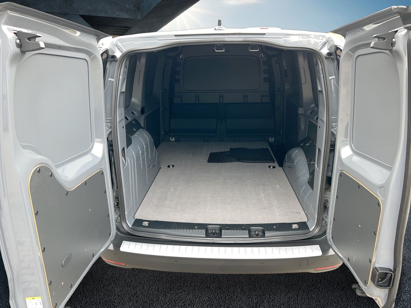 Fahrzeug autohaus mense Fahrzeugabbildung Volkswagen Caddy 2.0 TDI Cargo EcoProfi Maxi CarPlay|Kamera
