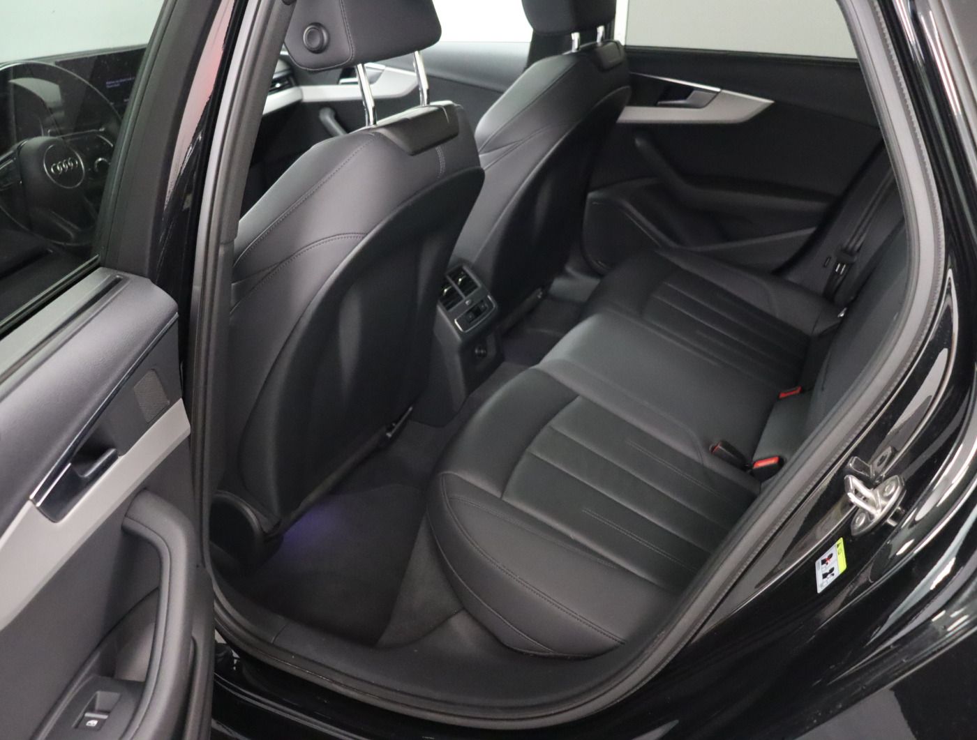 Fahrzeugabbildung Audi A4 45 TDI quattro tiptronic advanced |FLA|ACC|SD