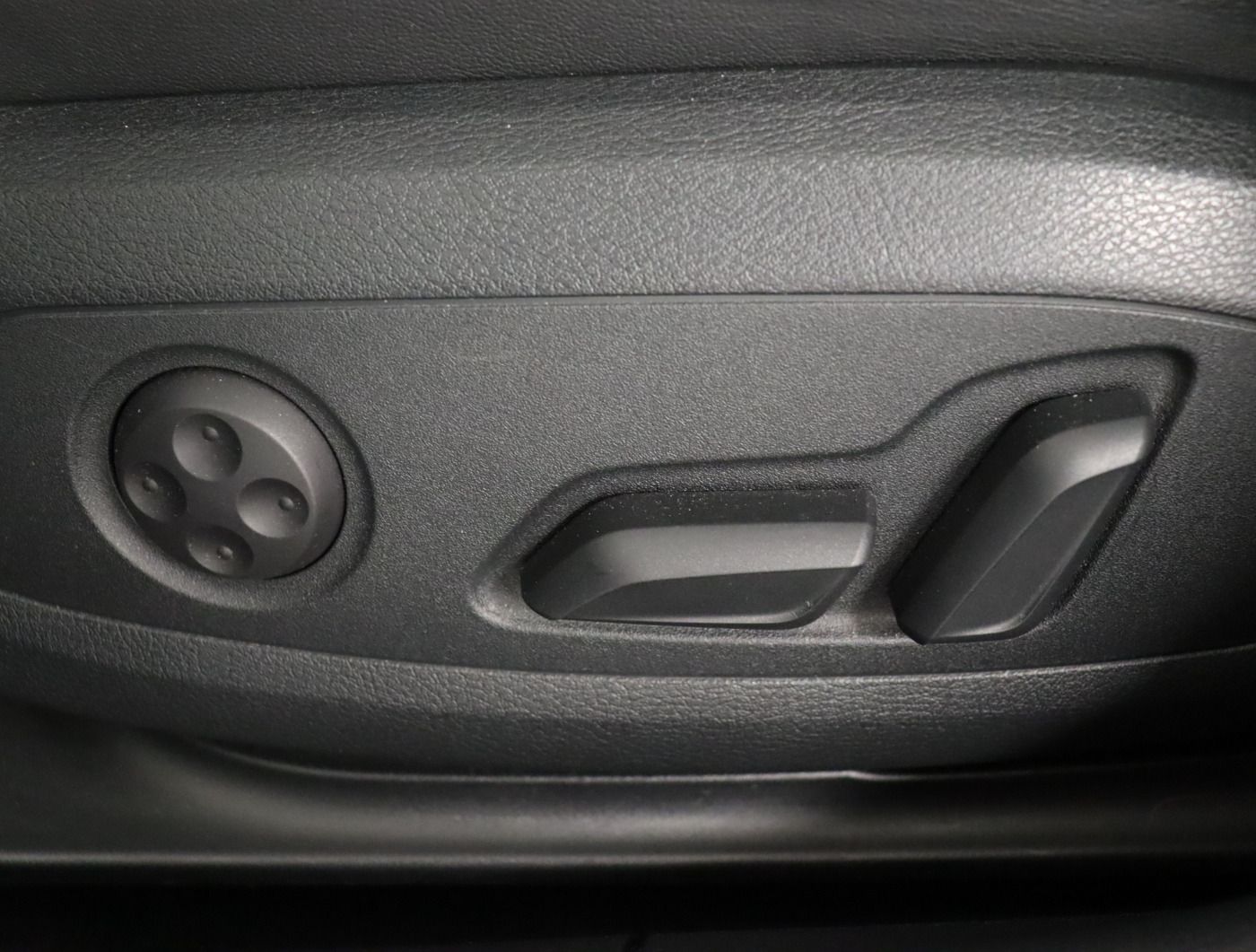 Fahrzeugabbildung Audi A4 45 TDI quattro tiptronic advanced |FLA|ACC|SD