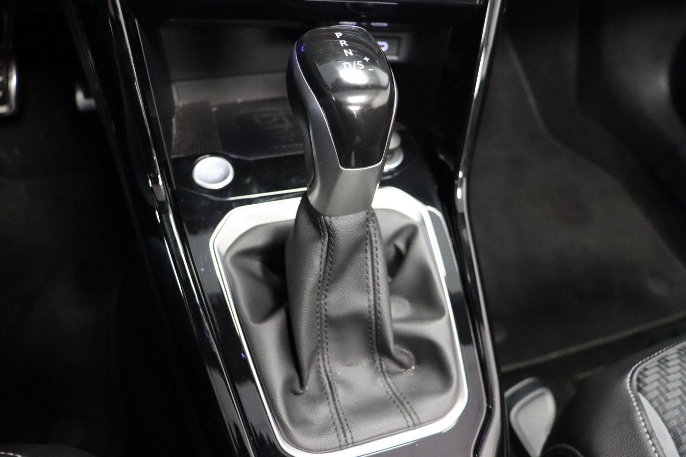 Fahrzeugabbildung Volkswagen T-Roc Cabriolet 1.5TSI DSG R-Line IQ.Light|ACC