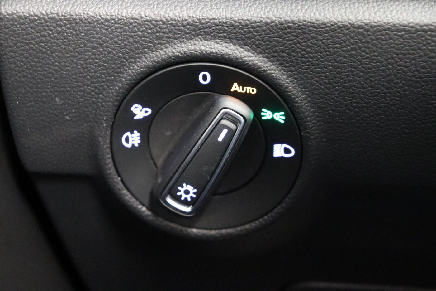 Fahrzeugabbildung Volkswagen T-Roc Cabriolet 1.5TSI DSG R-Line IQ.Light|ACC