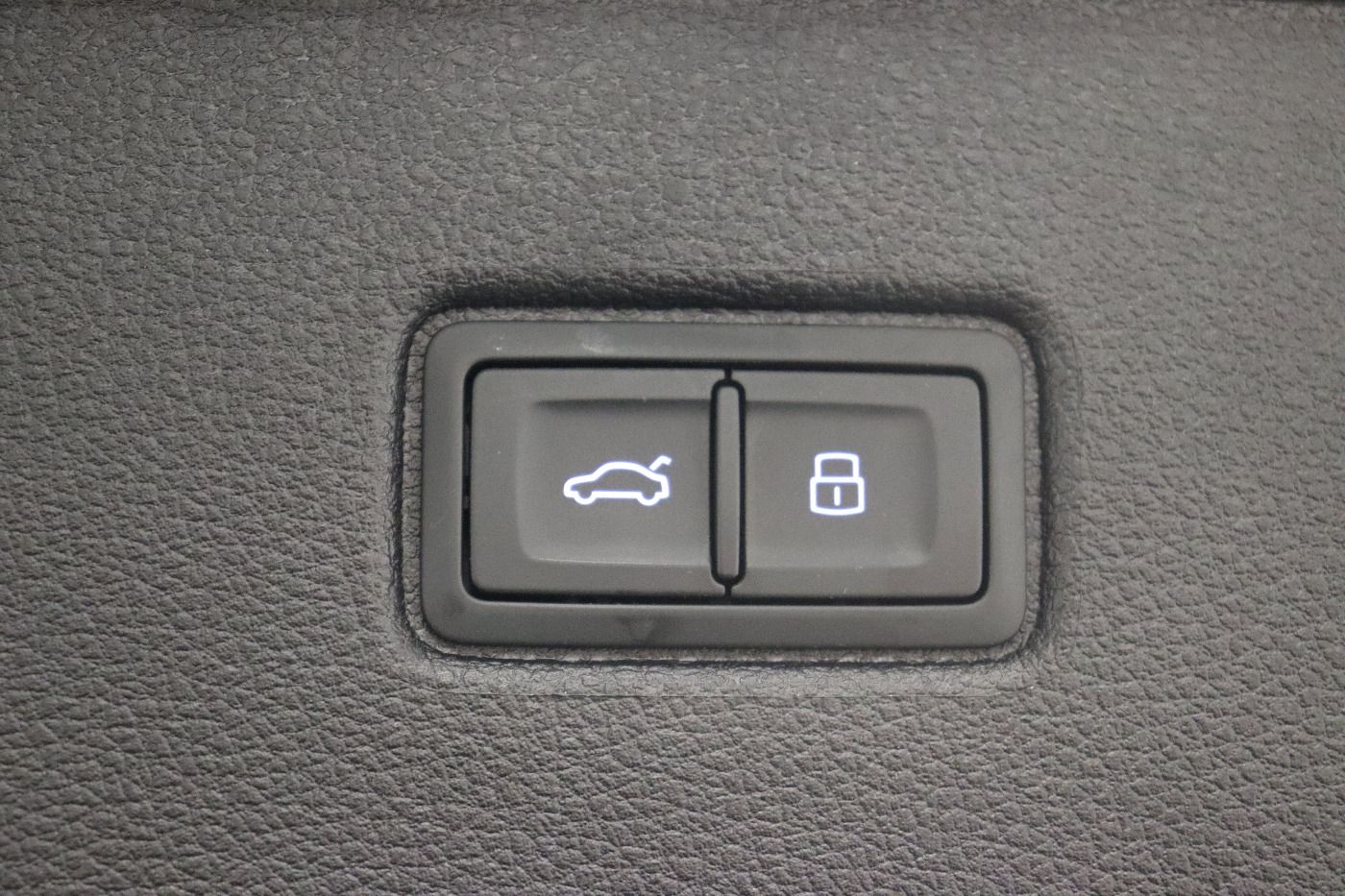 Fahrzeug autohaus mense Fahrzeugabbildung Audi Q7 45 TDI quattro tiptronic S line Matrix|AHK|LM