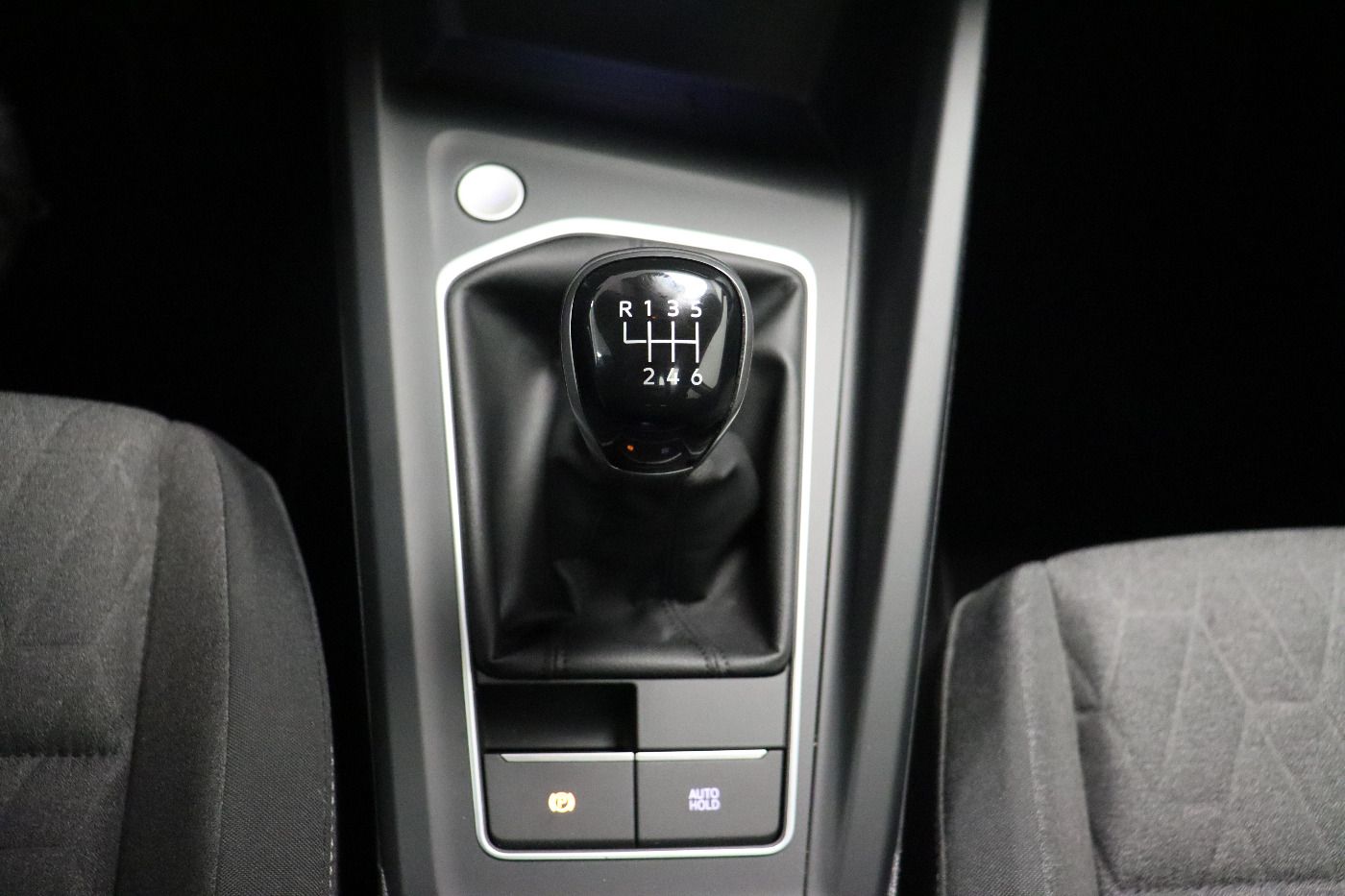 Fahrzeugabbildung Volkswagen Golf VIII Variant 1.5 TSI Life CarPlay|h/k|HUD|S