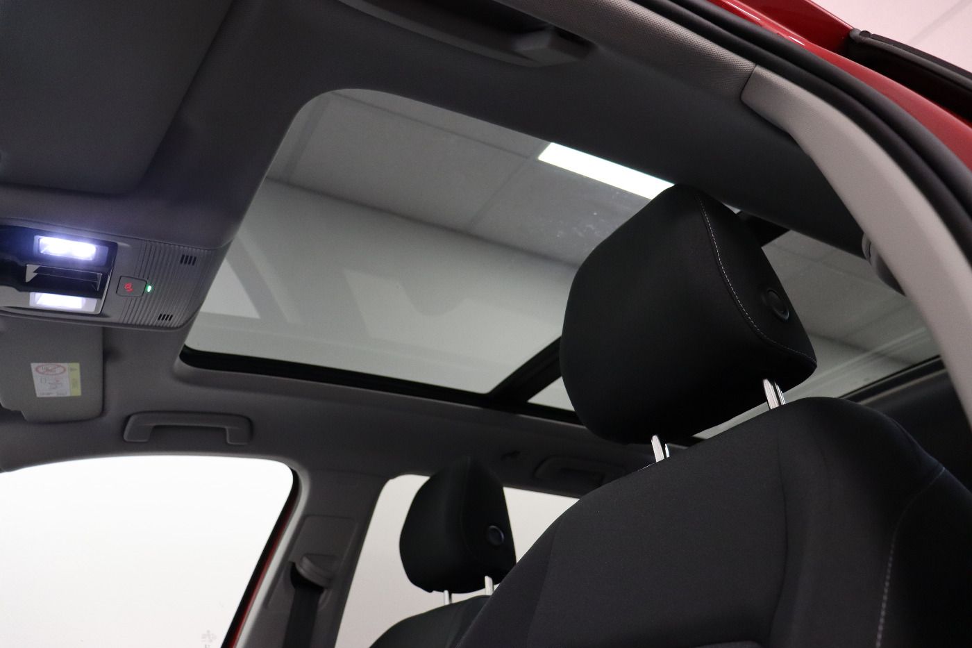 Fahrzeugabbildung Volkswagen Golf VIII Variant 1.5 TSI Life CarPlay|h/k|HUD|S