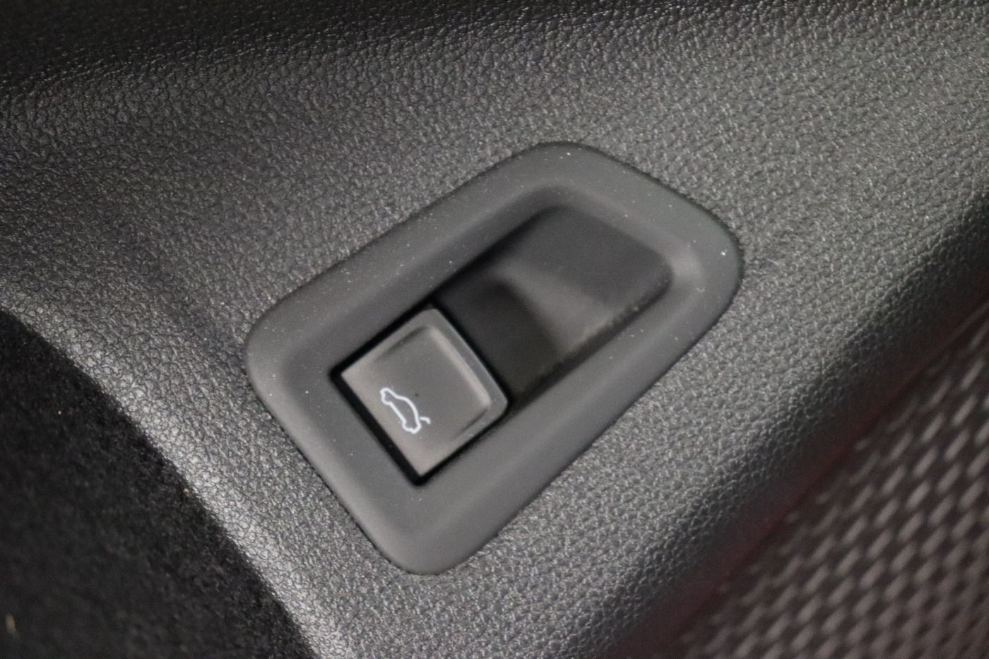 Fahrzeugabbildung Volkswagen Golf VIII Variant 1.5 TSI Life CarPlay|h/k|HUD|S