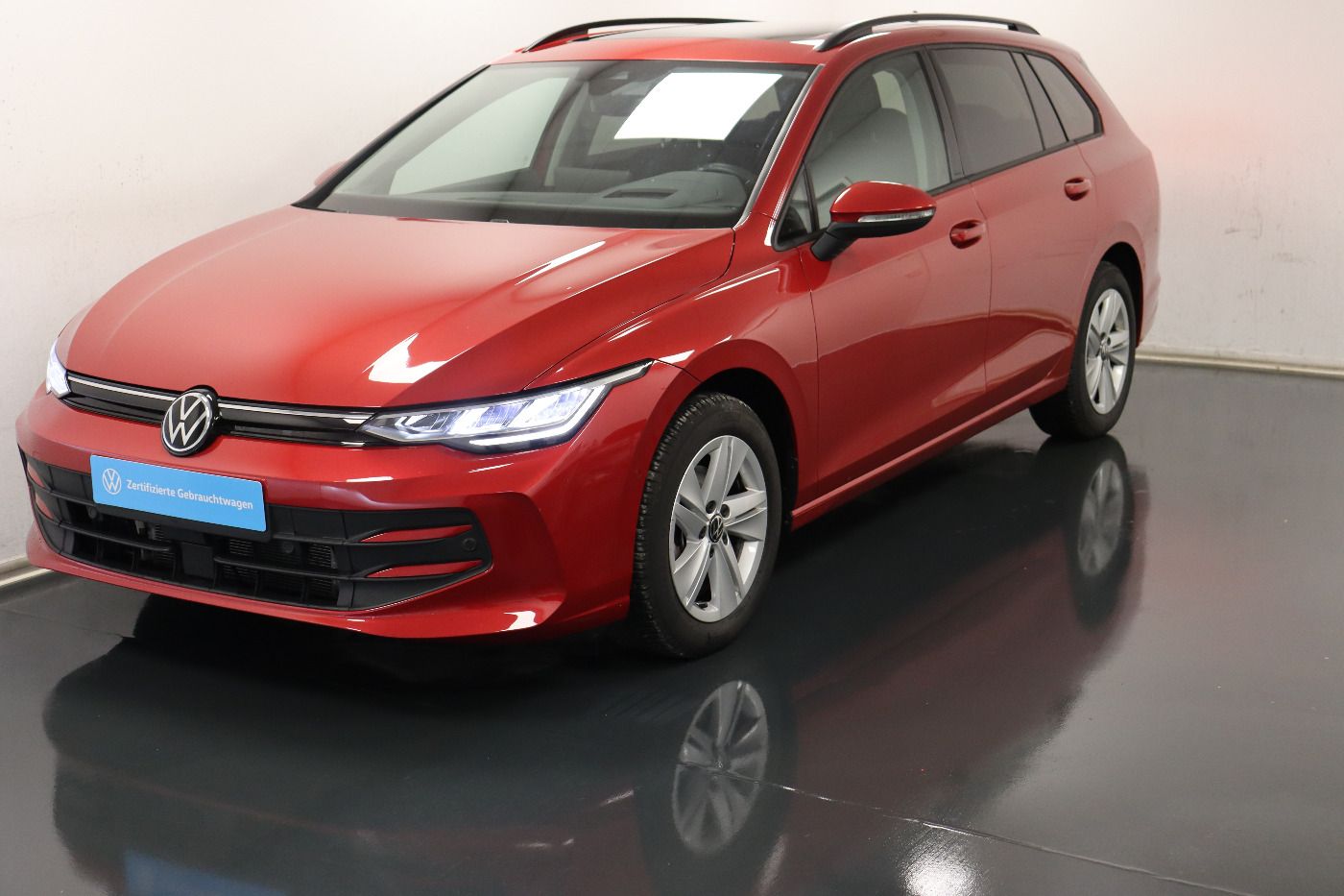 Fahrzeugabbildung Volkswagen Golf VIII Variant 1.5 TSI Life CarPlay|h/k|HUD|S