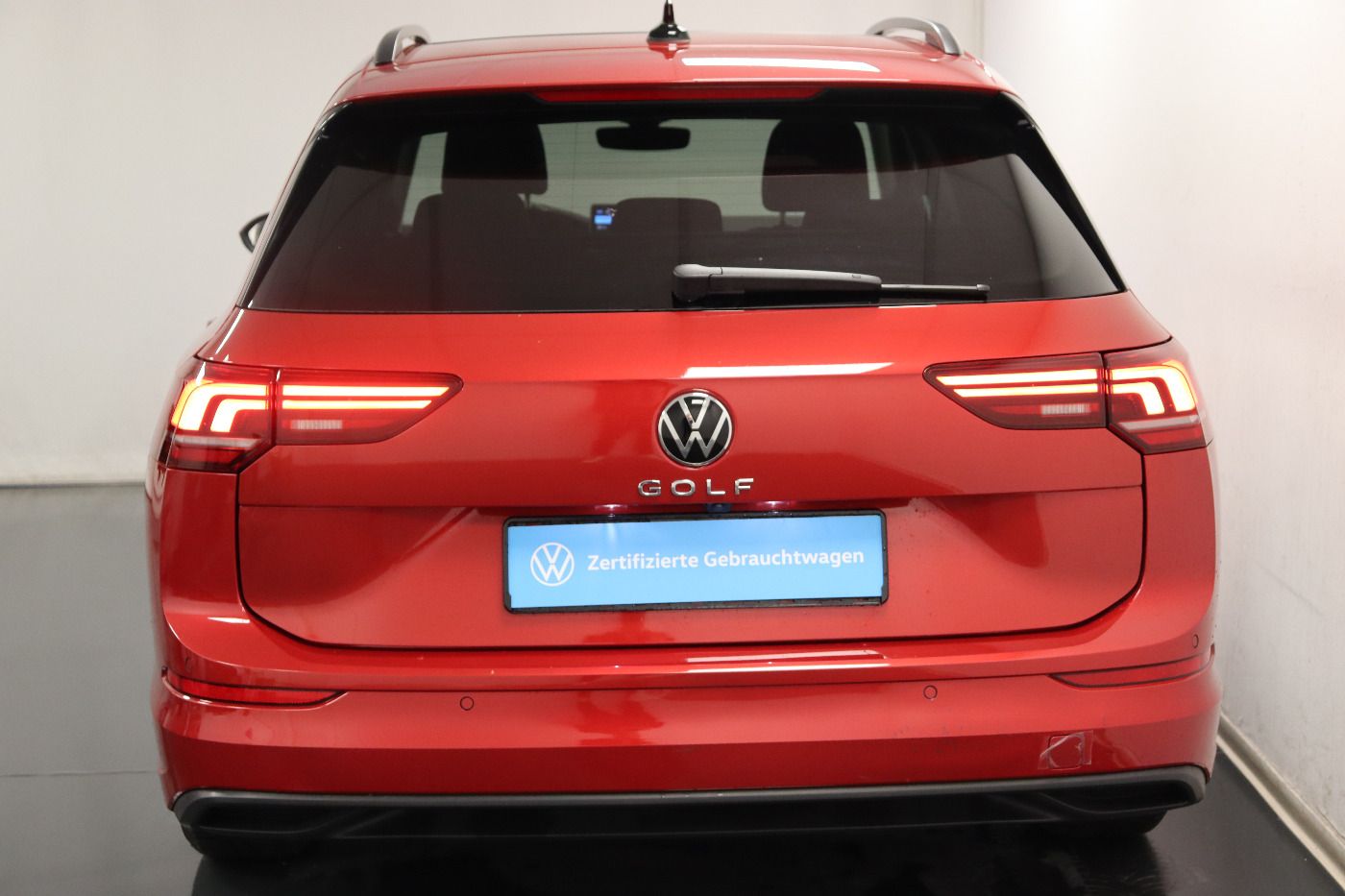 Fahrzeugabbildung Volkswagen Golf VIII Variant 1.5 TSI Life CarPlay|h/k|HUD|S