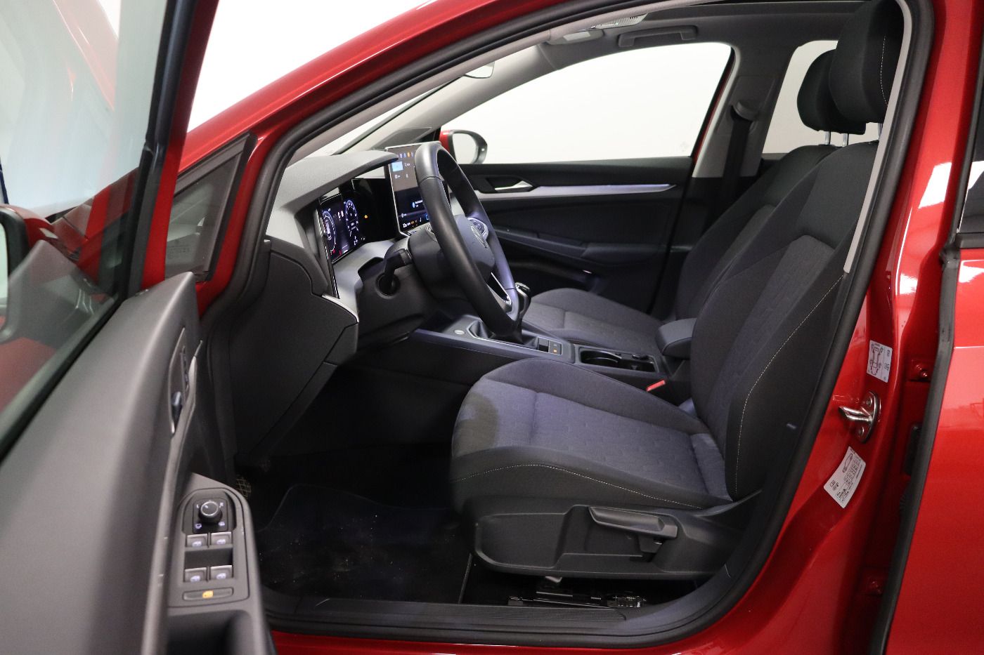 Fahrzeugabbildung Volkswagen Golf VIII Variant 1.5 TSI Life CarPlay|h/k|HUD|S