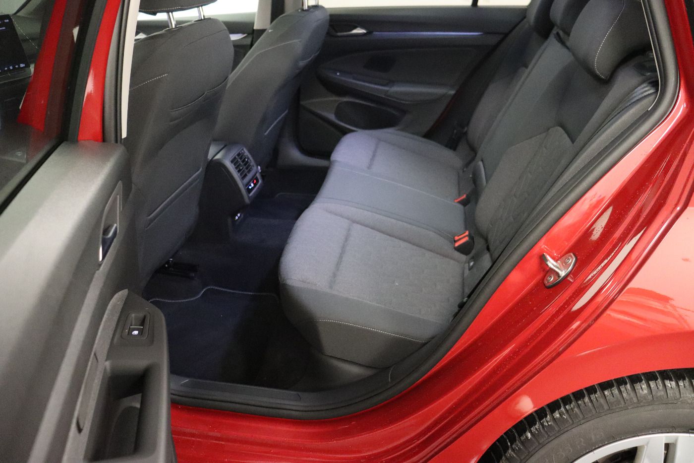 Fahrzeugabbildung Volkswagen Golf VIII Variant 1.5 TSI Life CarPlay|h/k|HUD|S