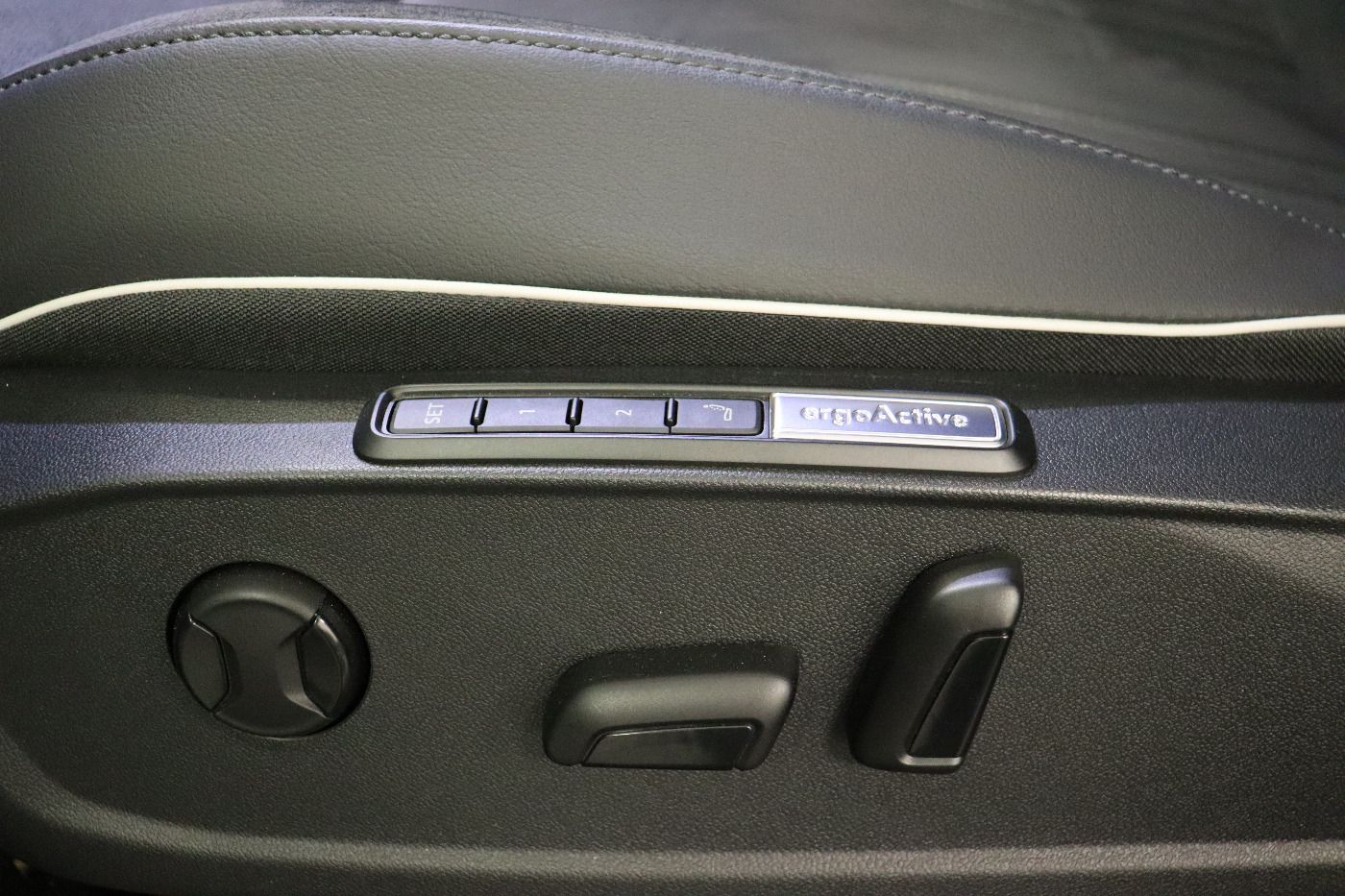 Fahrzeug autohaus mense Fahrzeugabbildung Volkswagen ID.4 Pro 4Motion IQ.Light|Matrix|CarPlay|h/k|LM