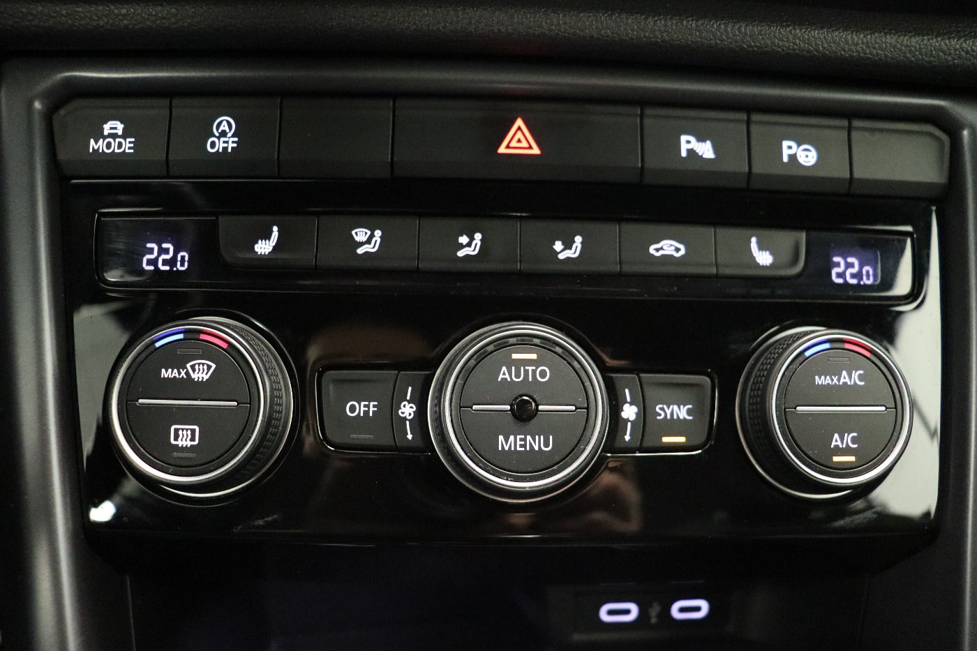 Fahrzeugabbildung Volkswagen T-Roc Cabriolet 1.5 TSI DSG R-Line Beats|CarPlay