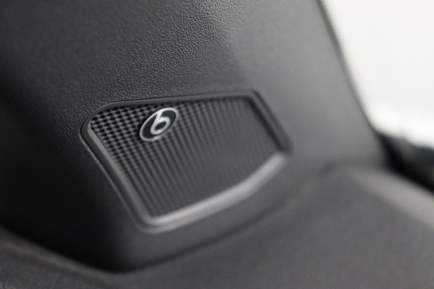 Fahrzeugabbildung Volkswagen T-Roc Cabriolet 1.5 TSI DSG R-Line Beats|CarPlay