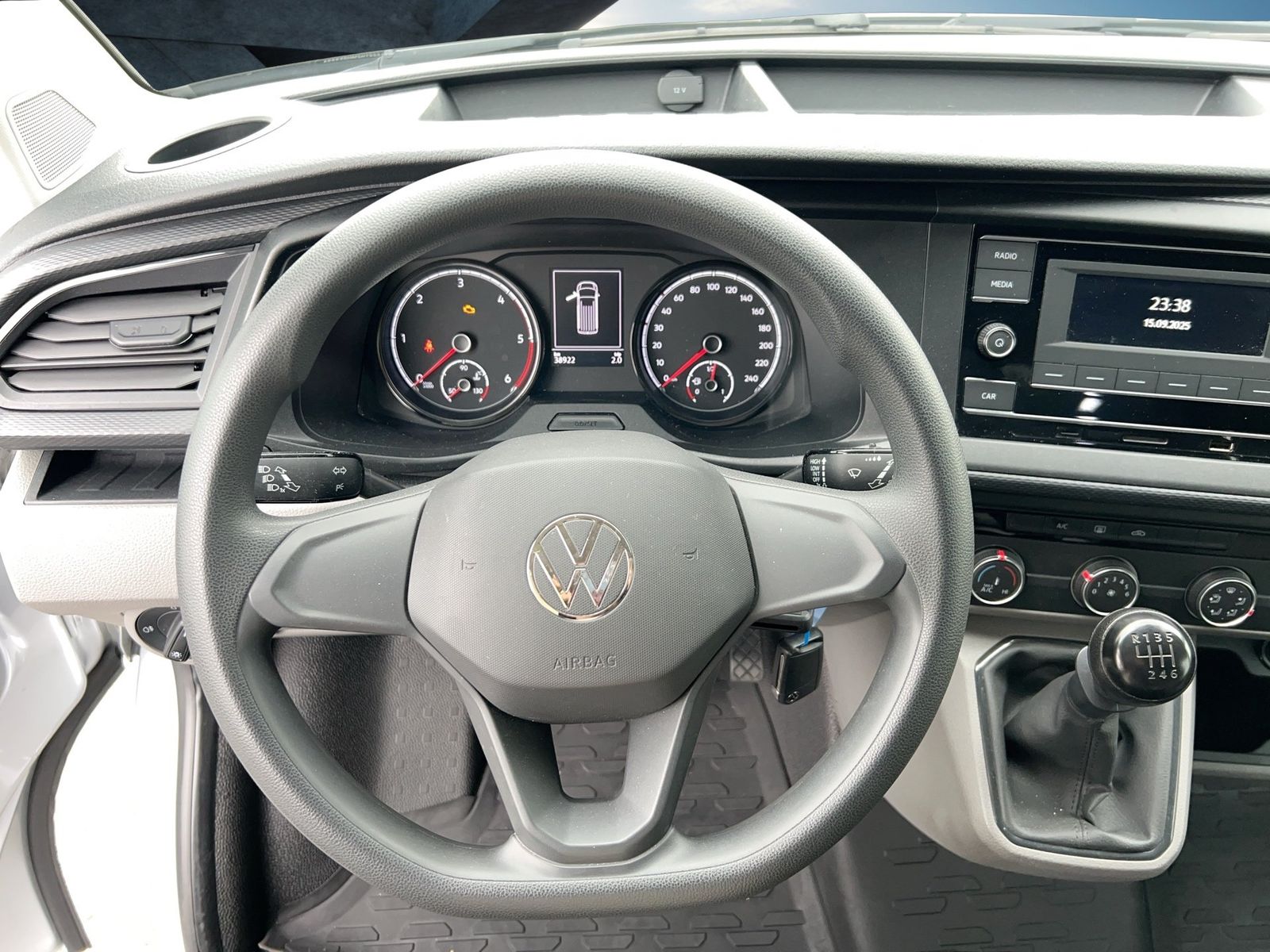 Fahrzeugabbildung Volkswagen T6.1 Transporter 2.0 TDI Kasten FWD lang LED|PDC