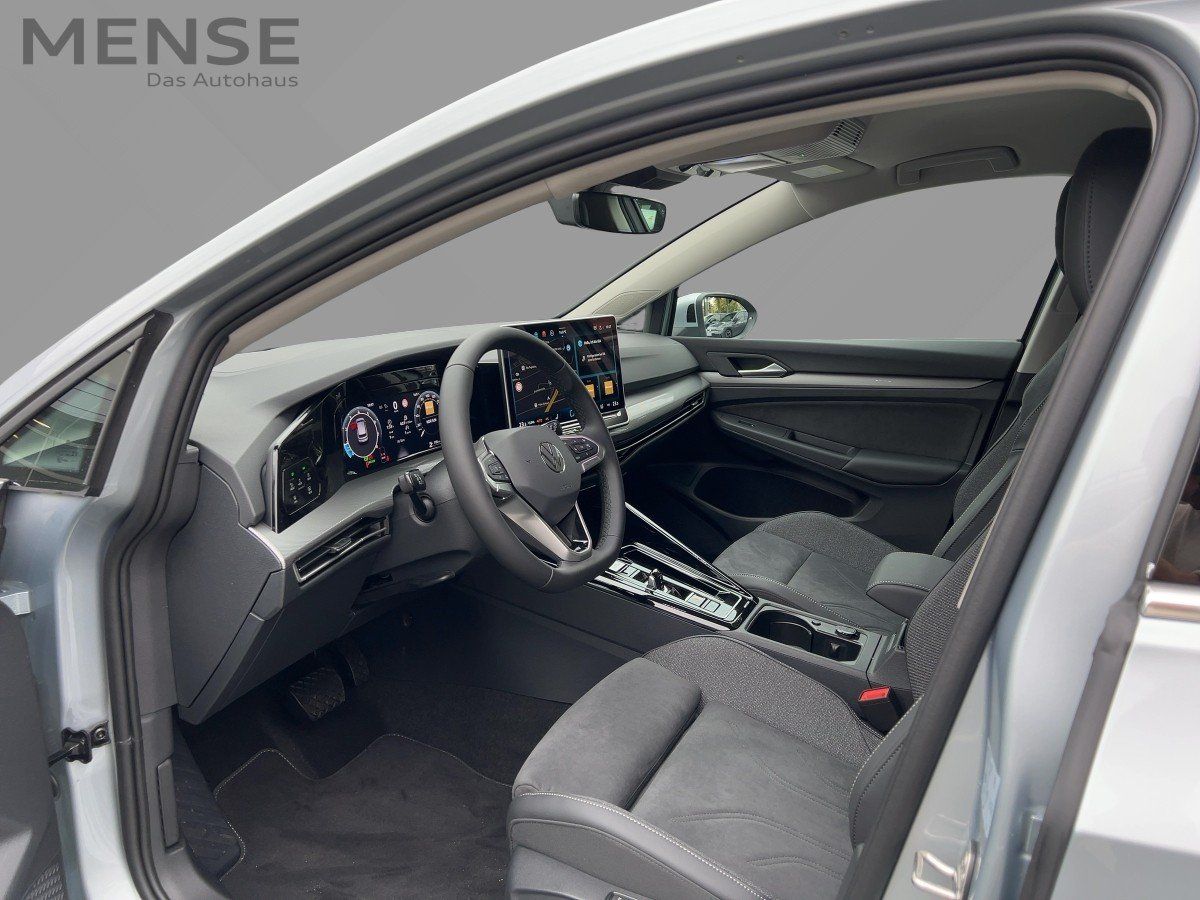 Fahrzeugabbildung Volkswagen Golf Style 1.5 eTSI DSG AHK Nav HUD 360° IQ.Ligh