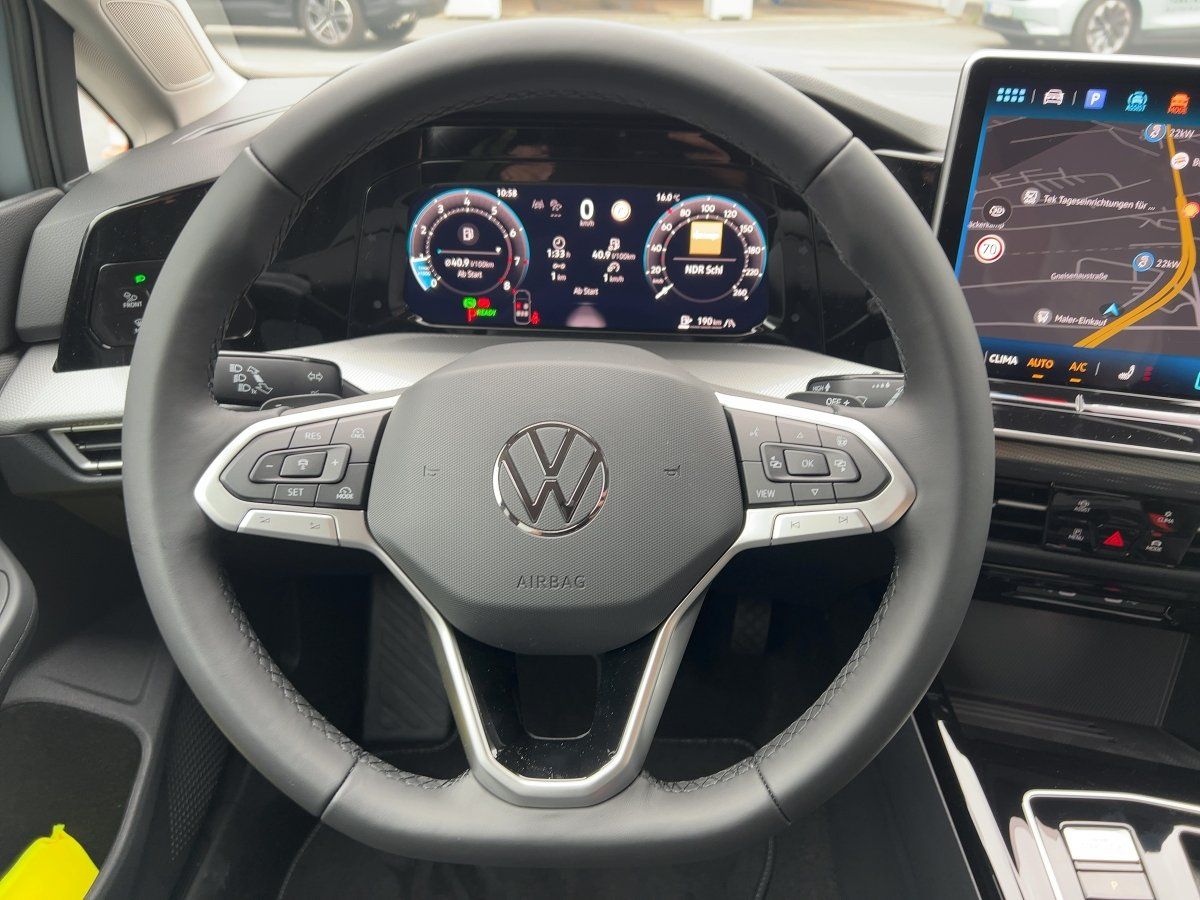 Fahrzeugabbildung Volkswagen Golf Style 1.5 eTSI DSG AHK Nav HUD 360° IQ.Ligh