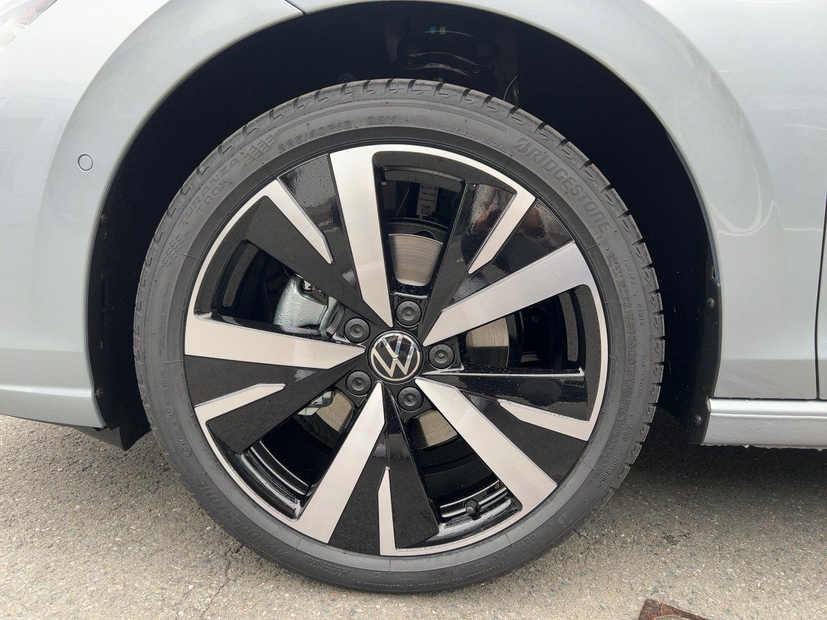 Fahrzeugabbildung Volkswagen Golf Style 1.5 eTSI DSG AHK Nav HUD 360° IQ.Ligh