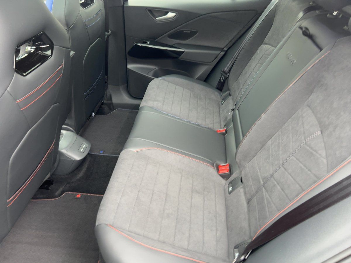 Fahrzeugabbildung Volkswagen ID.3 GTX FIRE+ICE 79kWh AHK Pano Wärmepumpe DCC