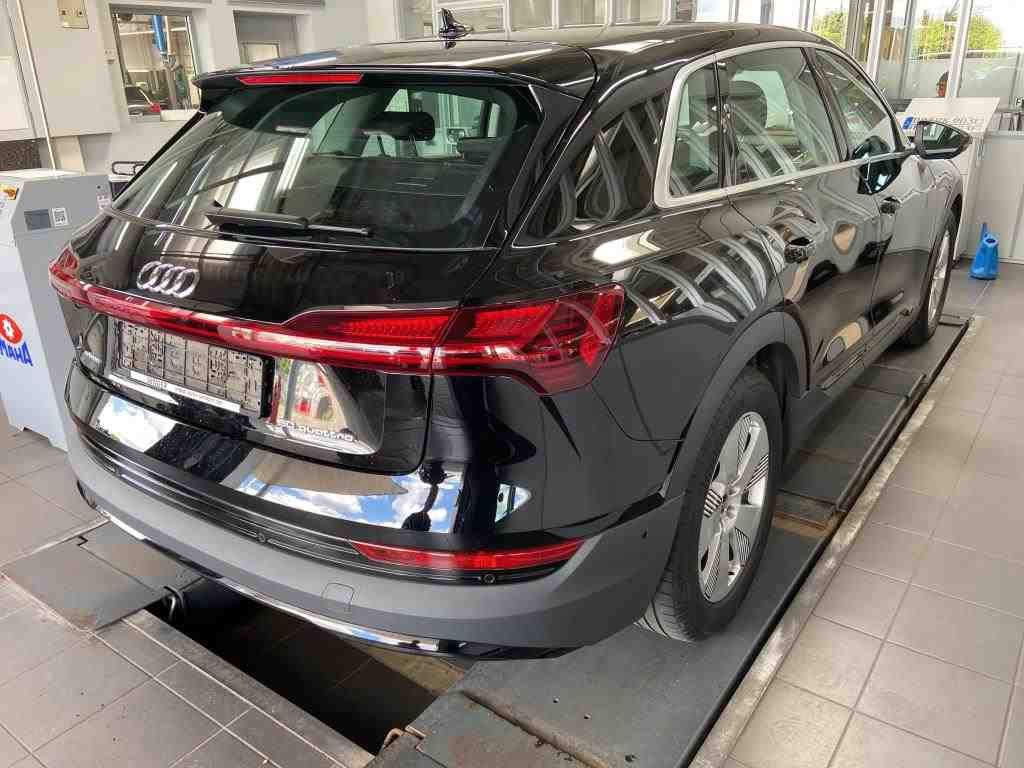 Fahrzeug autohaus mense Fahrzeugabbildung Audi e-tron 50 quattro Basis AHK|Luft|Standhzg|LED|LM