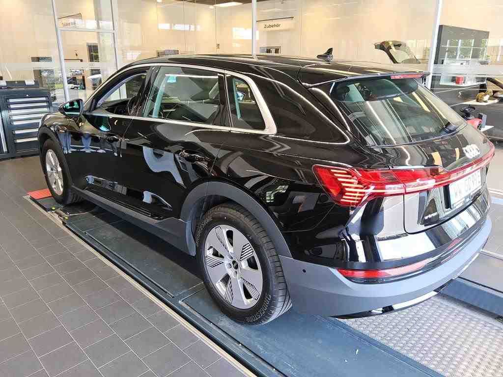 Fahrzeug autohaus mense Fahrzeugabbildung Audi e-tron 50 quattro Basis CarPlay|Luft|Standhzg|LM