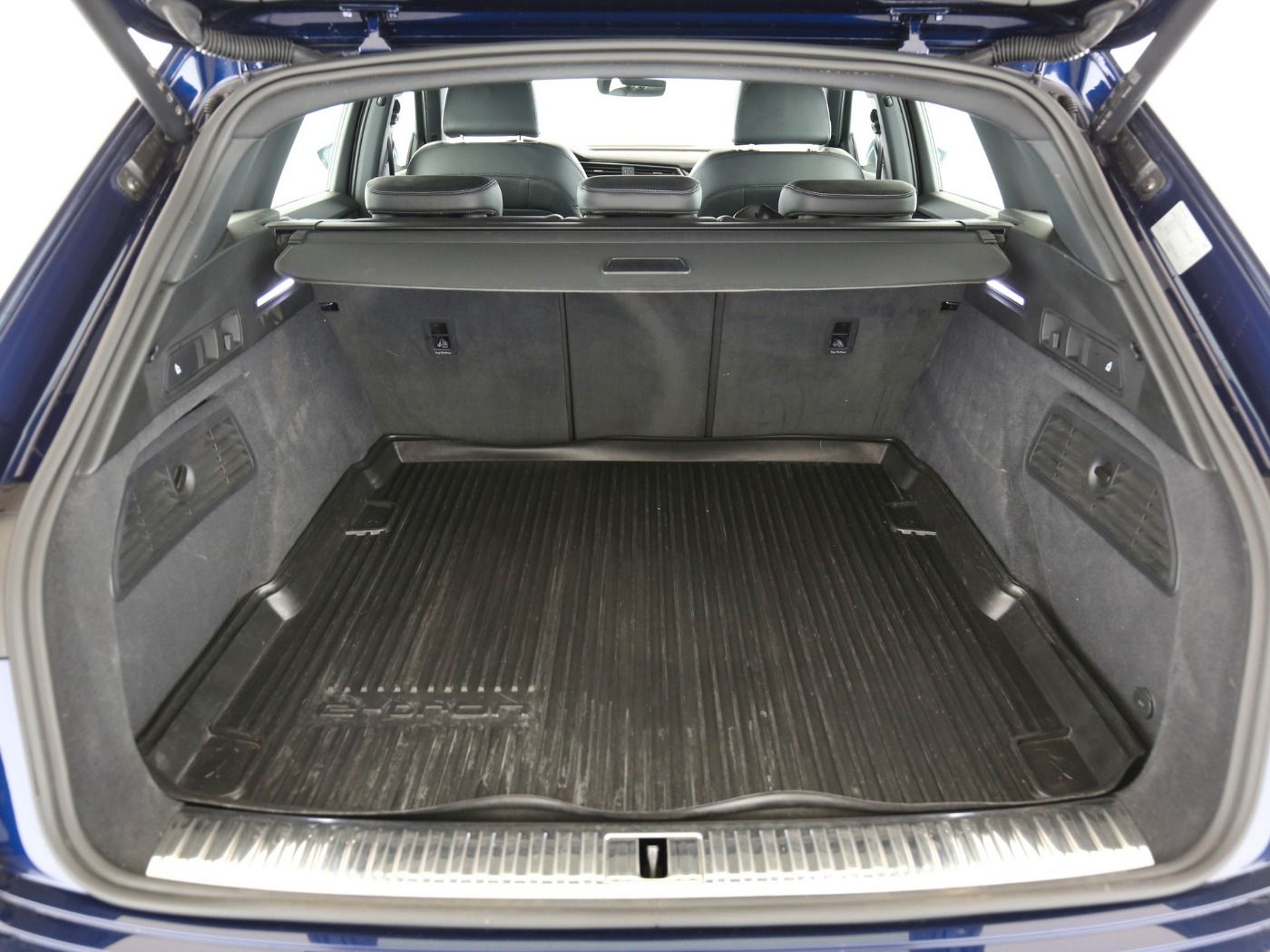 Fahrzeug autohaus mense Fahrzeugabbildung Audi e-tron e-tron quattro 230kW 1-Gang Automatikgetr