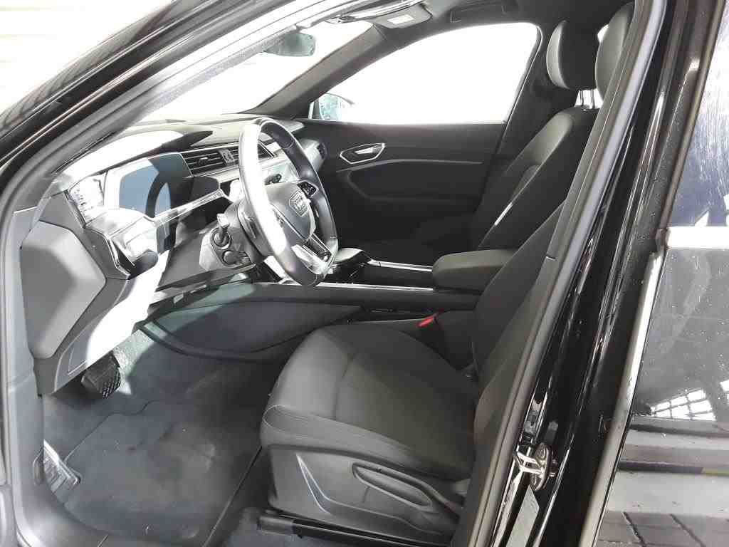 Fahrzeugabbildung Audi e-tron e-tron quattro 230kW 1-Gang Automatikgetr