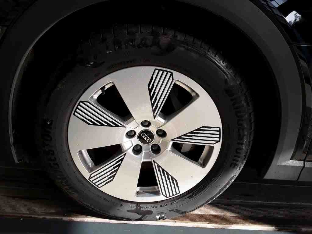 Fahrzeugabbildung Audi e-tron e-tron quattro 230kW 1-Gang Automatikgetr