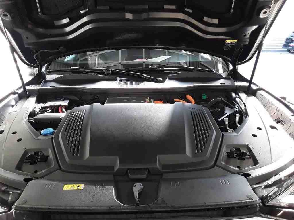 Fahrzeugabbildung Audi e-tron e-tron quattro 230kW 1-Gang Automatikgetr