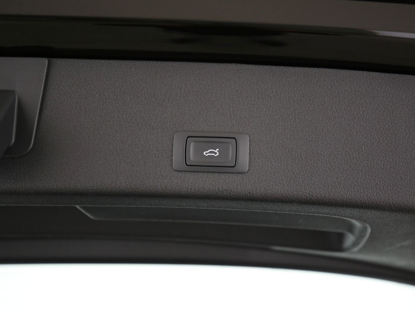 Fahrzeug autohaus mense Fahrzeugabbildung Audi e-tron quattro 230kW AHK|Luft|Standhzg|LED|Navi