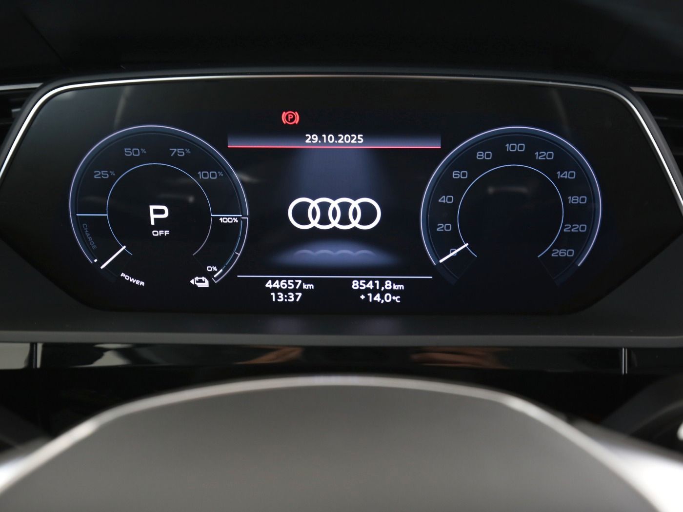 Fahrzeug autohaus mense Fahrzeugabbildung Audi e-tron quattro 230kW AHK|Luft|Standhzg|LED|Navi