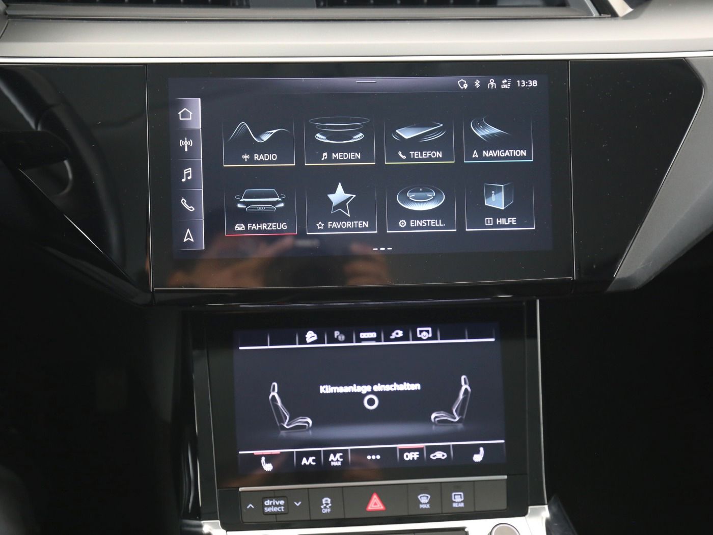 Fahrzeug autohaus mense Fahrzeugabbildung Audi e-tron quattro 230kW AHK|Luft|Standhzg|LED|Navi