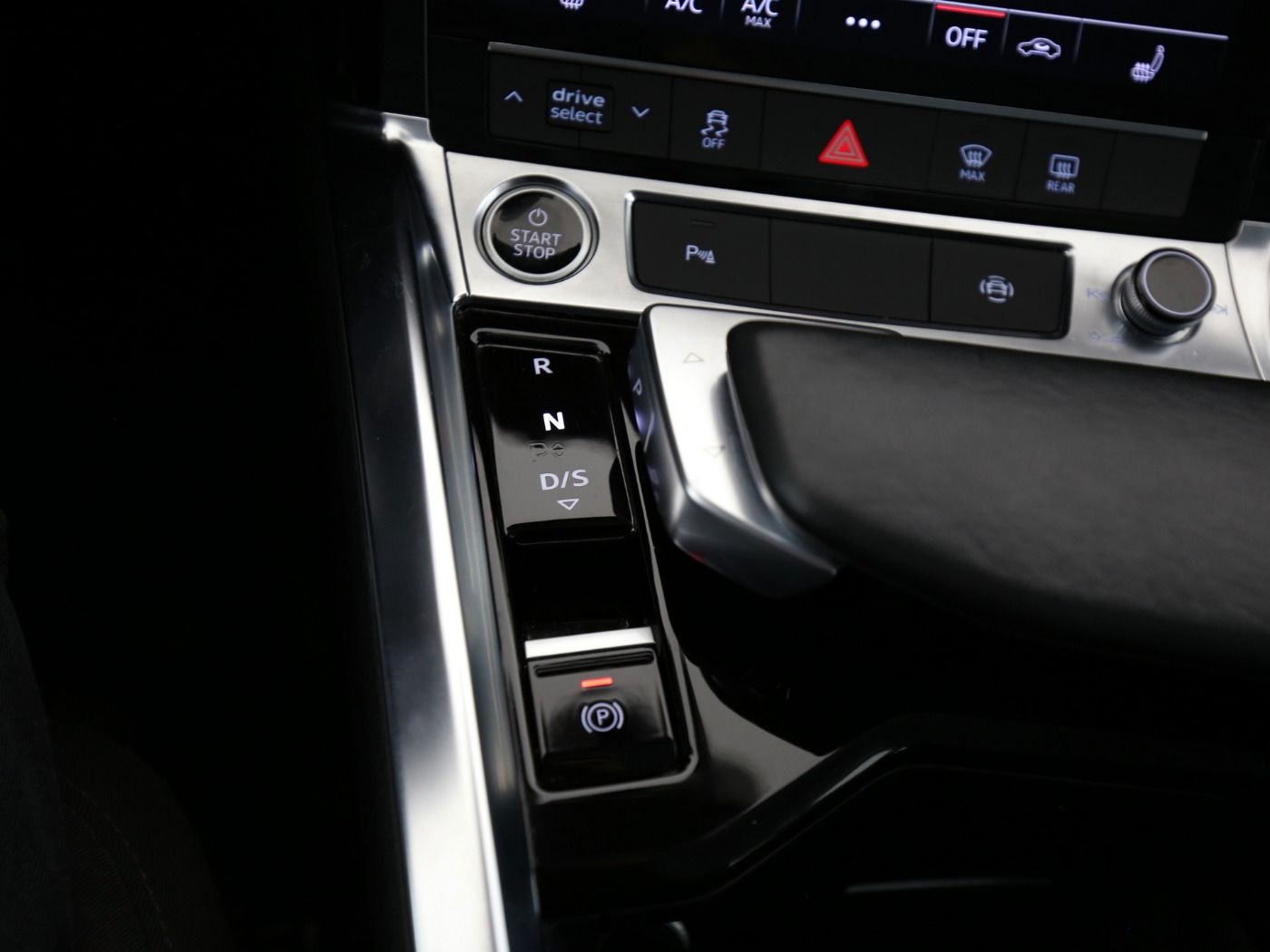 Fahrzeug autohaus mense Fahrzeugabbildung Audi e-tron quattro 230kW AHK|Luft|Standhzg|LED|Navi