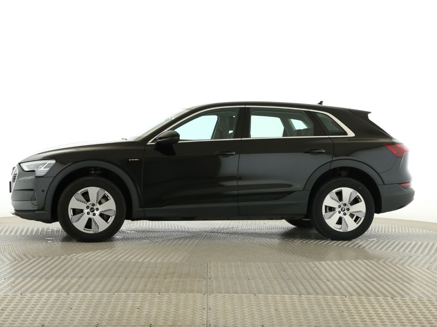 Fahrzeug autohaus mense Fahrzeugabbildung Audi e-tron quattro 230kW AHK|Luft|Standhzg|LED|Navi