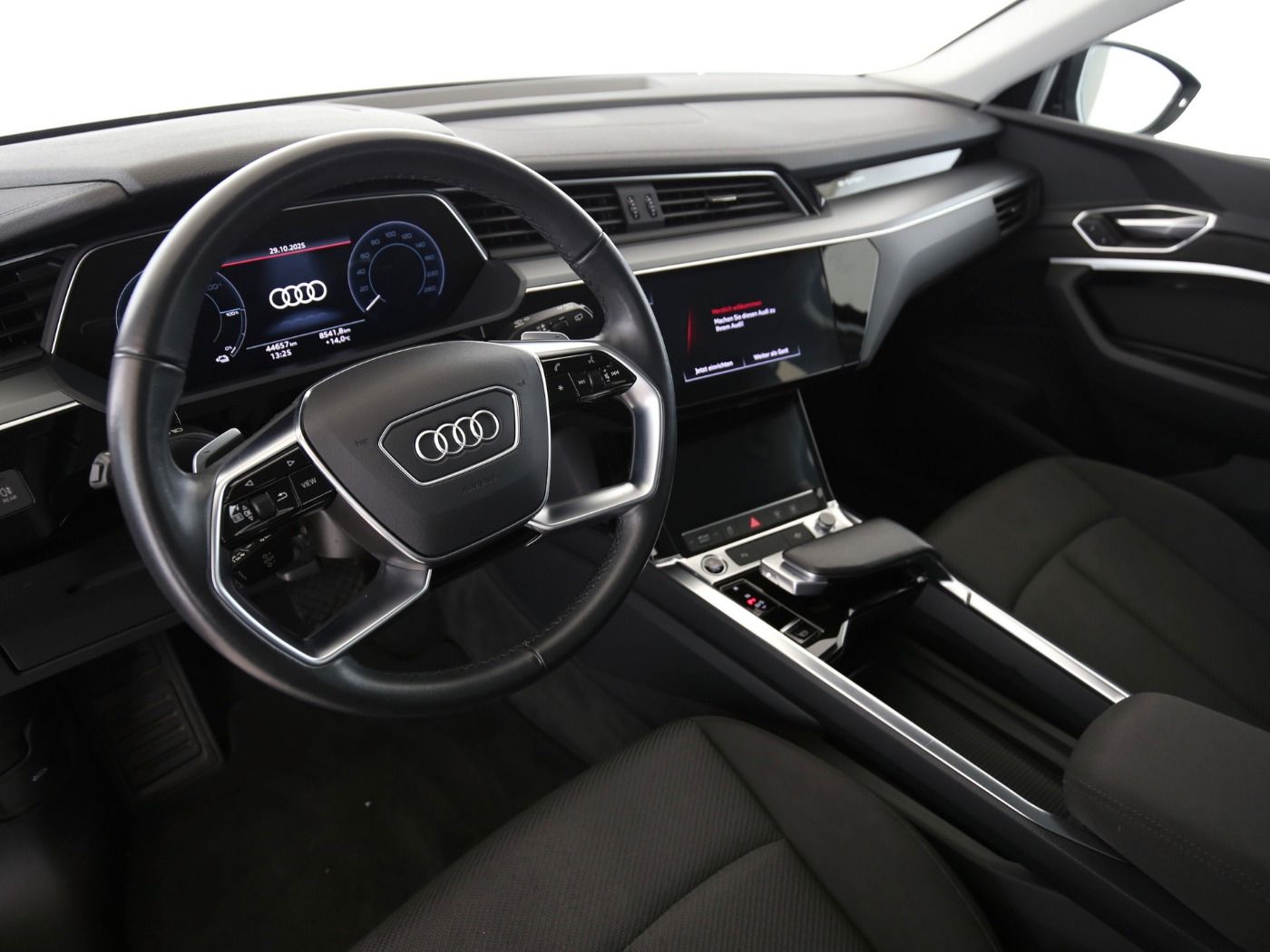 Fahrzeug autohaus mense Fahrzeugabbildung Audi e-tron quattro 230kW AHK|Luft|Standhzg|LED|Navi