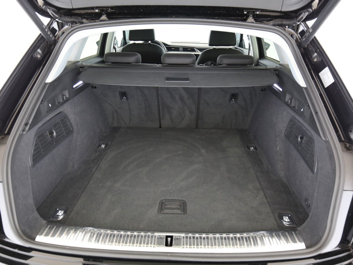 Fahrzeug autohaus mense Fahrzeugabbildung Audi e-tron 50 quattro advanced Luft|Pano|SD|Standhzg