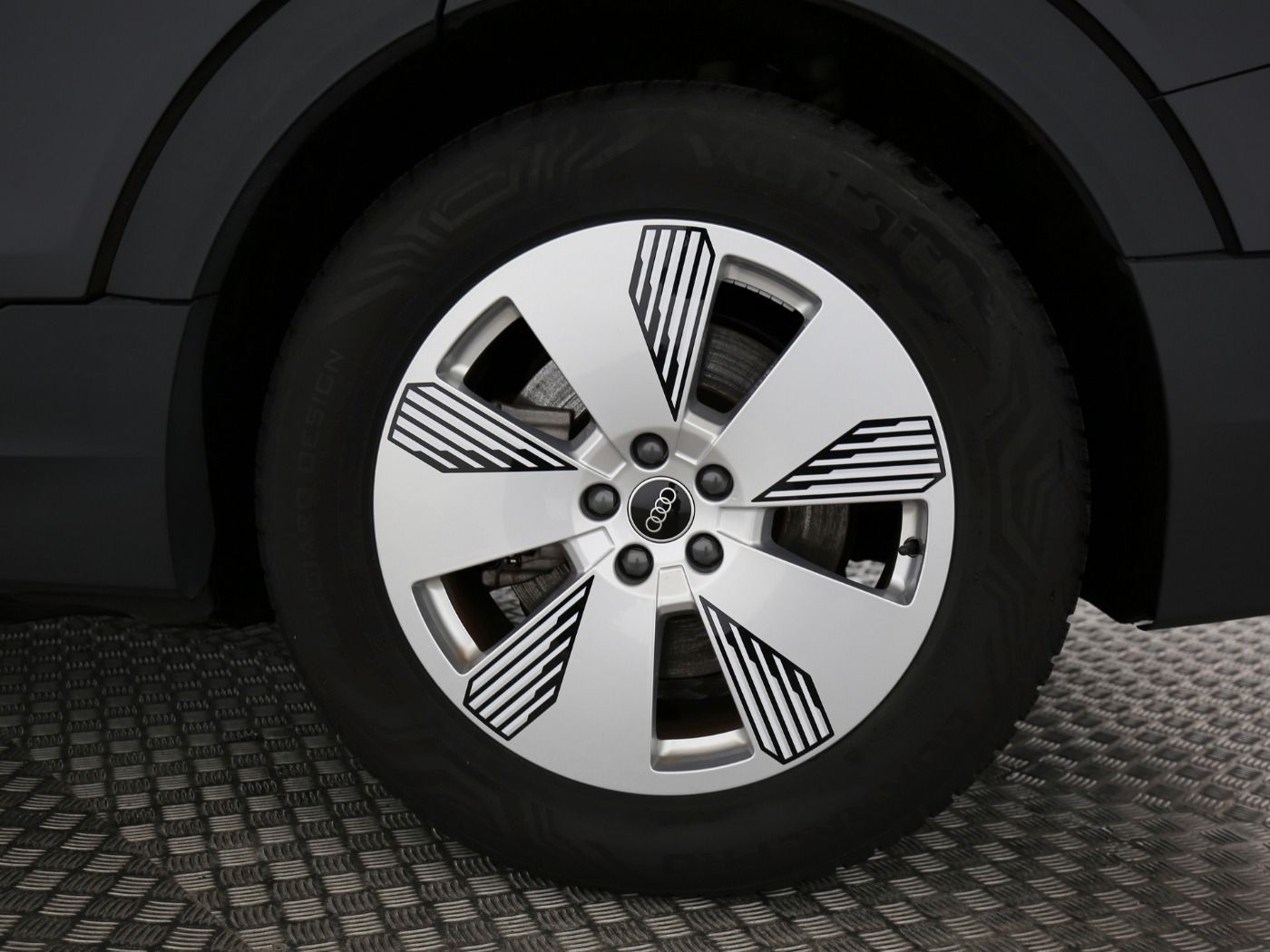 Fahrzeug autohaus mense Fahrzeugabbildung Audi e-tron 50 quattro advanced Luft|Pano|SD|Standhzg