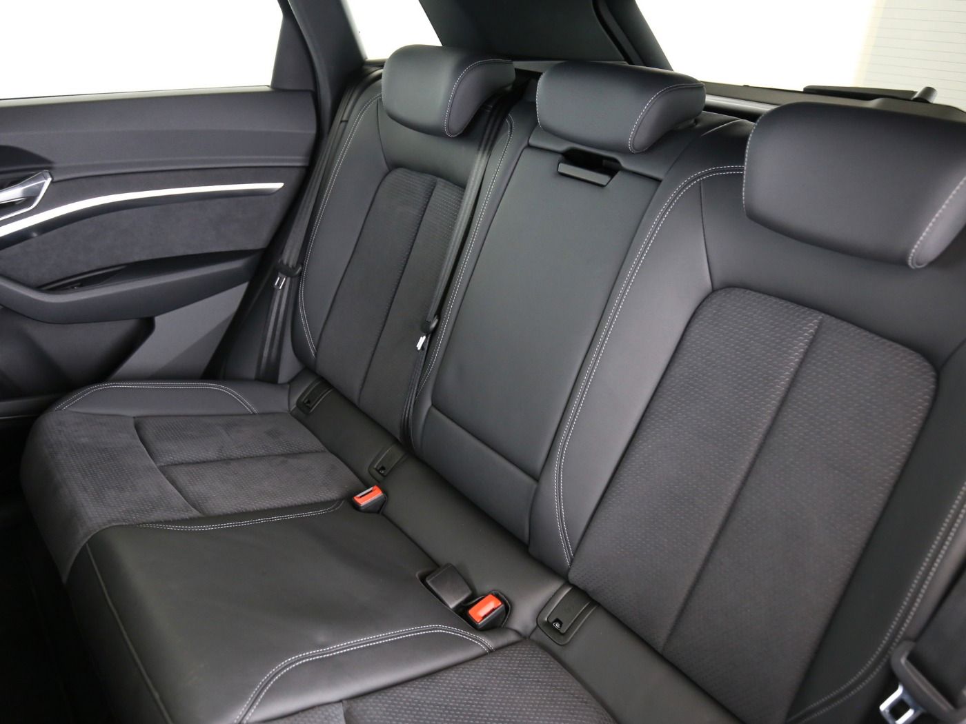 Fahrzeug autohaus mense Fahrzeugabbildung Audi e-tron 50 quattro advanced AHK|Luft|Standhzg|LED