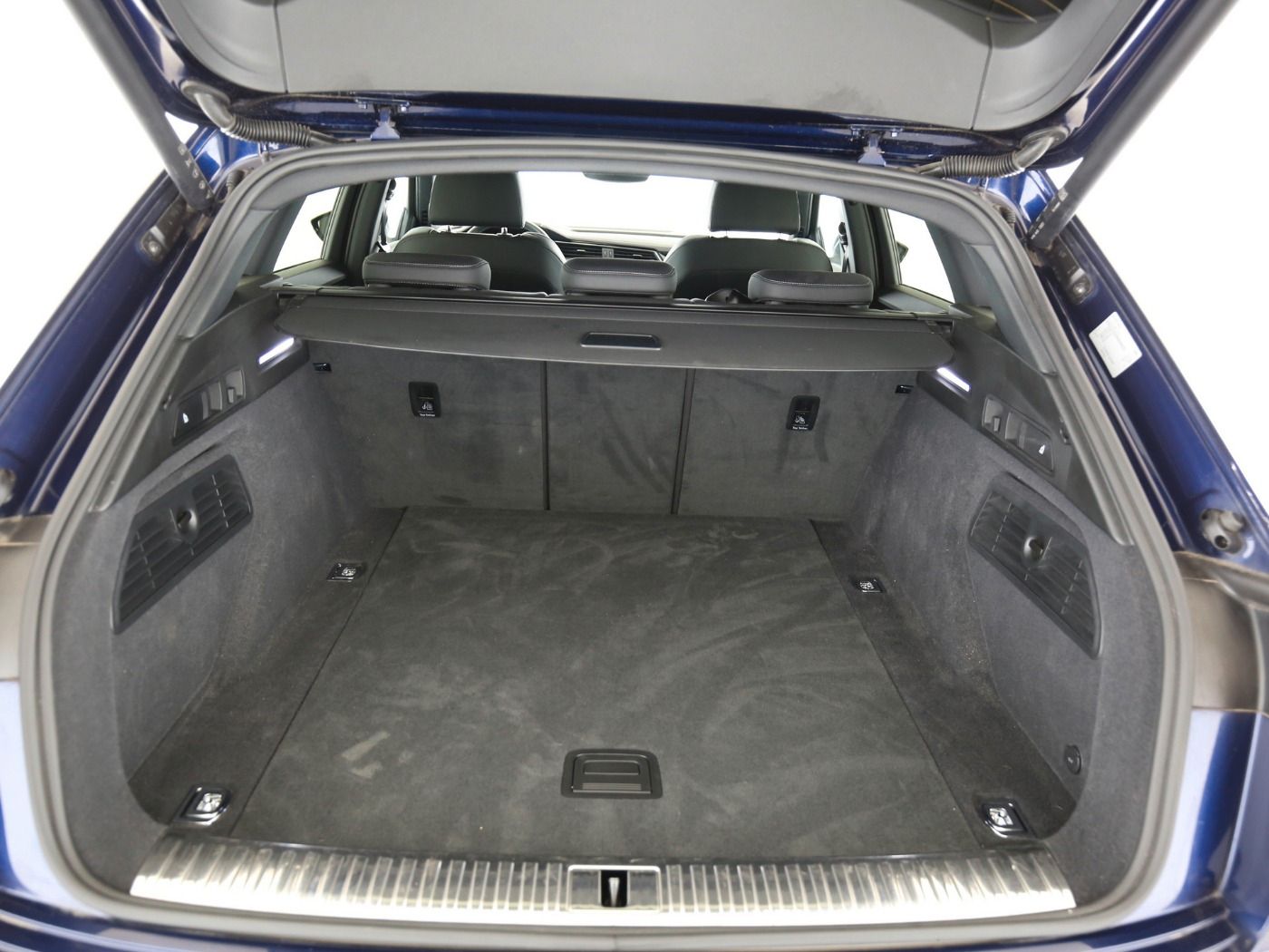 Fahrzeug autohaus mense Fahrzeugabbildung Audi e-tron 50 quattro advanced AHK|Luft|Standhzg|LED