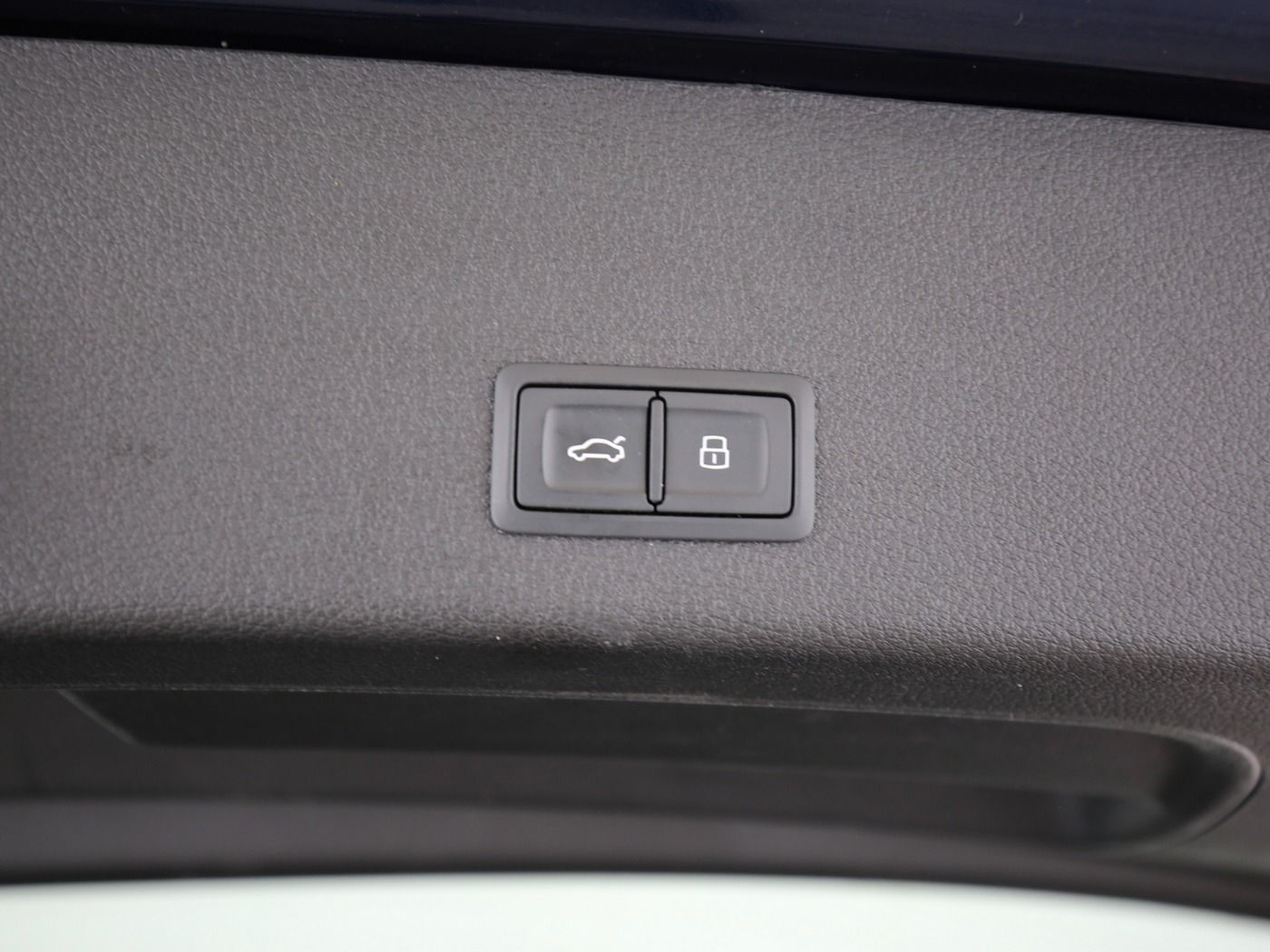 Fahrzeug autohaus mense Fahrzeugabbildung Audi e-tron 50 quattro advanced AHK|Luft|Standhzg|LED