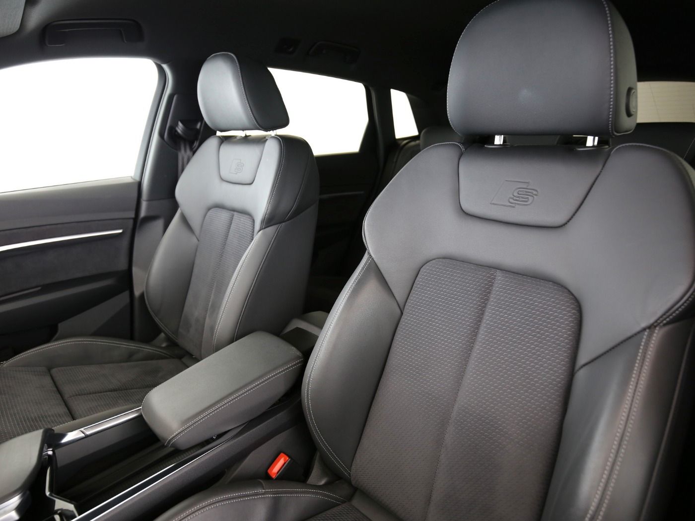 Fahrzeug autohaus mense Fahrzeugabbildung Audi e-tron 50 quattro advanced AHK|Luft|Standhzg|LED