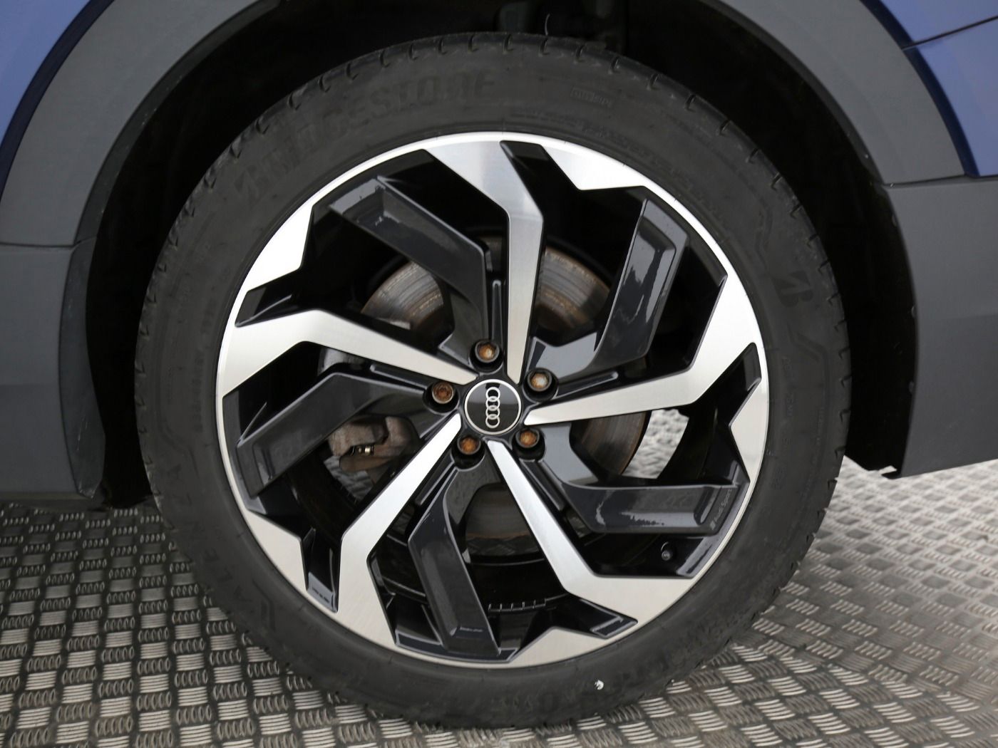 Fahrzeug autohaus mense Fahrzeugabbildung Audi e-tron 50 quattro advanced AHK|Luft|Standhzg|LED