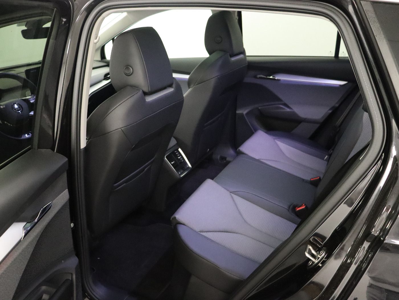 Fahrzeug autohaus mense Fahrzeugabbildung SKODA Enyaq iV 80 |Pano|4xSHZ|FLA|ACC|WPumpe|HUD|SpurH