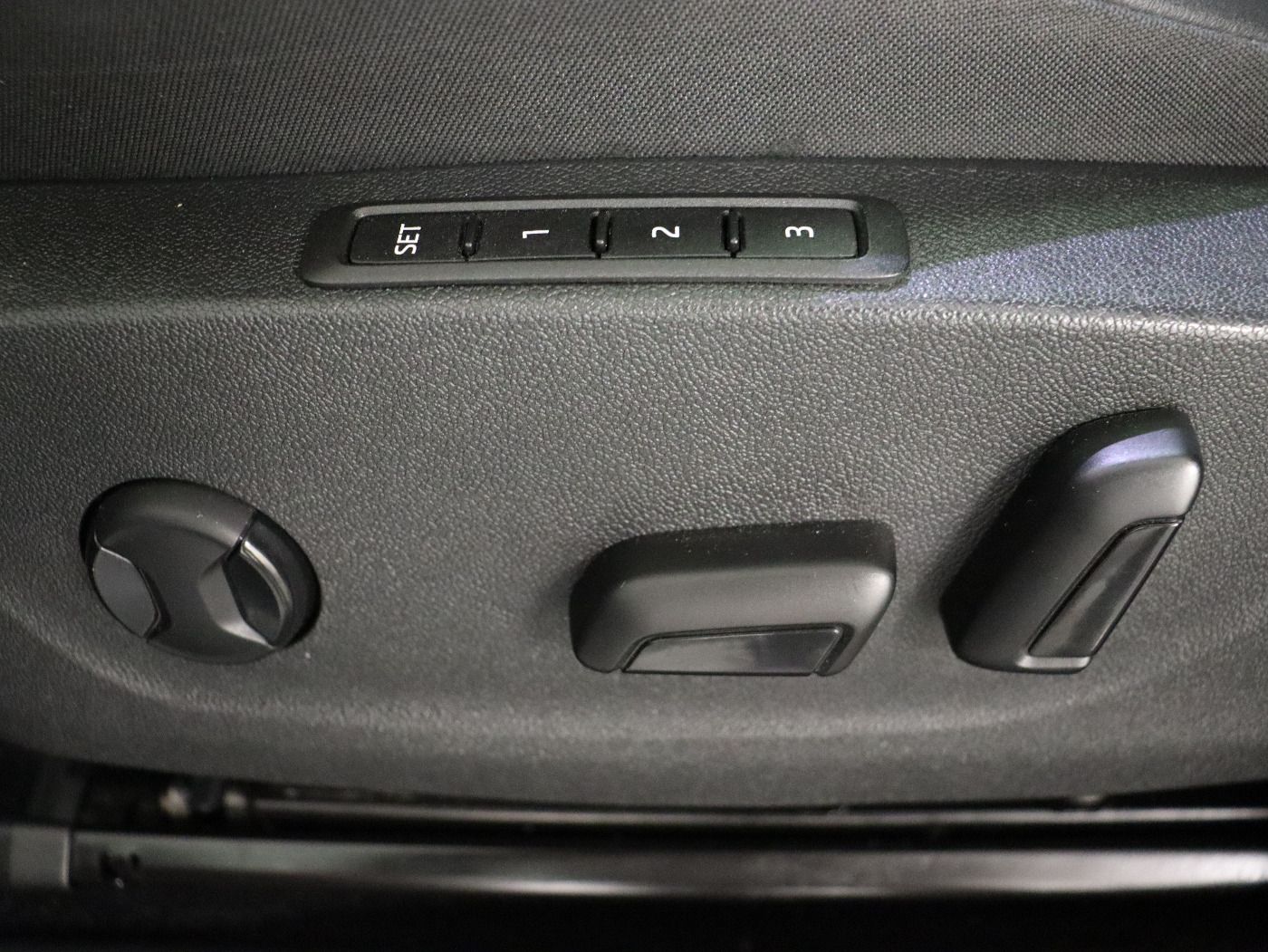 Fahrzeug autohaus mense Fahrzeugabbildung SKODA Enyaq iV 80 |Pano|4xSHZ|FLA|ACC|WPumpe|HUD|SpurH