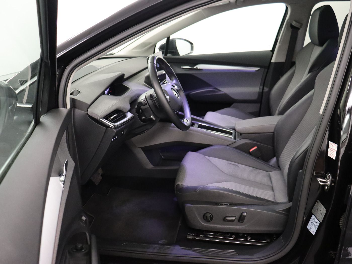 Fahrzeug autohaus mense Fahrzeugabbildung SKODA Enyaq iV 80 |Pano|4xSHZ|FLA|ACC|WPumpe|HUD|SpurH