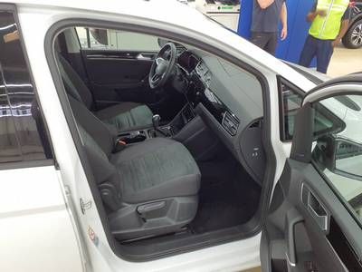 Fahrzeugabbildung Volkswagen Touran 1.5 TSI DSG Highline CarPlay|AHK|Pano|SD