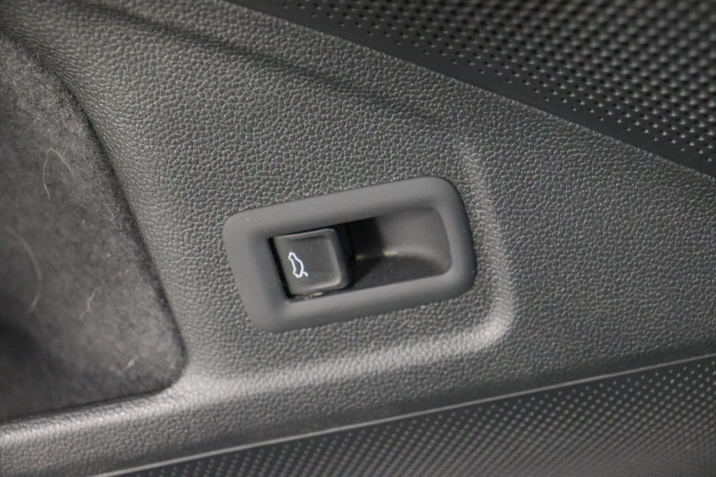 Fahrzeugabbildung Volkswagen Passat Variant 2.0 TDI DSG Elegance IQ.Light|AHK