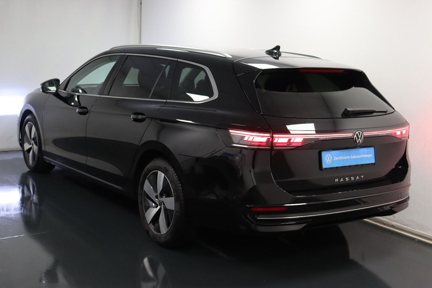 Fahrzeugabbildung Volkswagen Passat Variant 2.0 TDI DSG Elegance IQ.Light|AHK