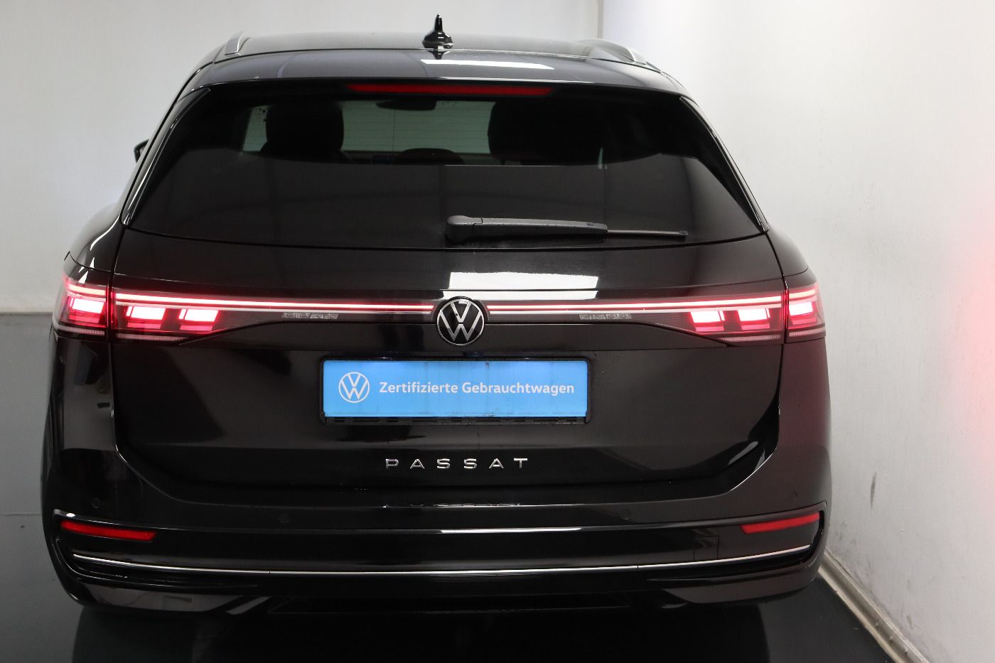 Fahrzeugabbildung Volkswagen Passat Variant 2.0 TDI DSG Elegance IQ.Light|AHK
