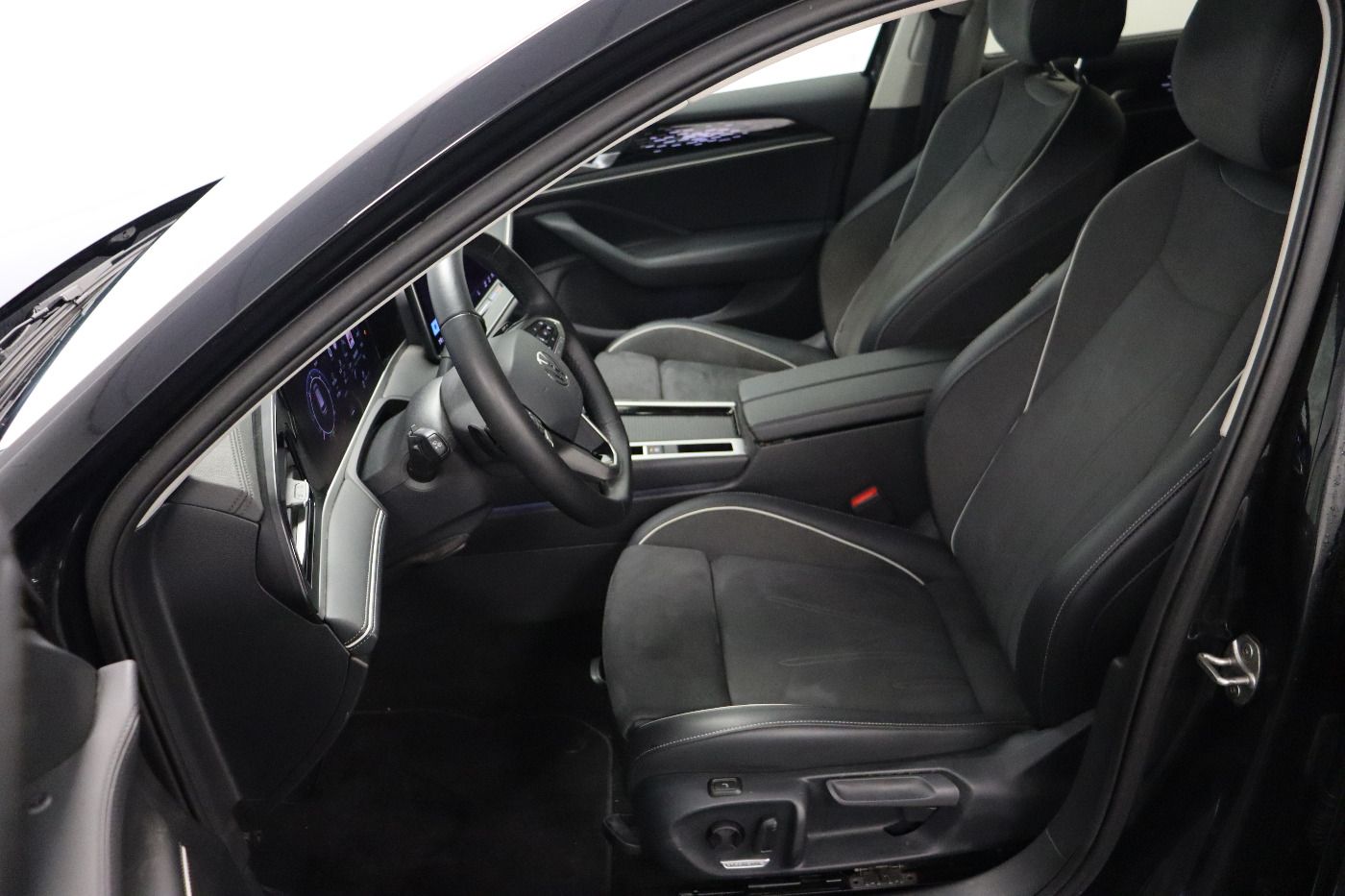 Fahrzeugabbildung Volkswagen Passat Variant 2.0 TDI DSG Elegance IQ.Light|AHK